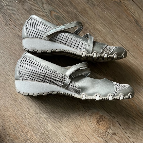Sketchers Sneakers Shoes Silver Straps Velcro Size 7 - Picture 3 of 10
